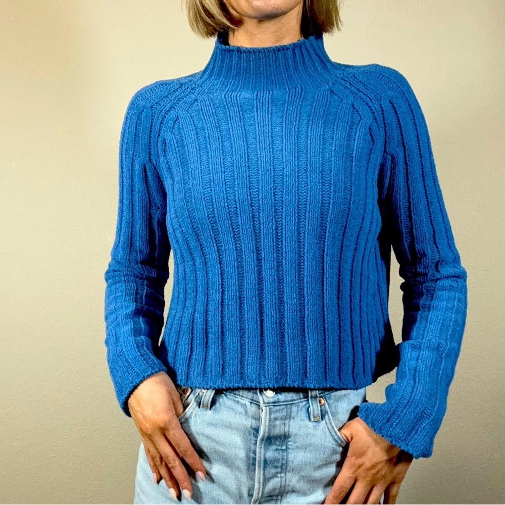 American Eagle Outfitters blue sweater